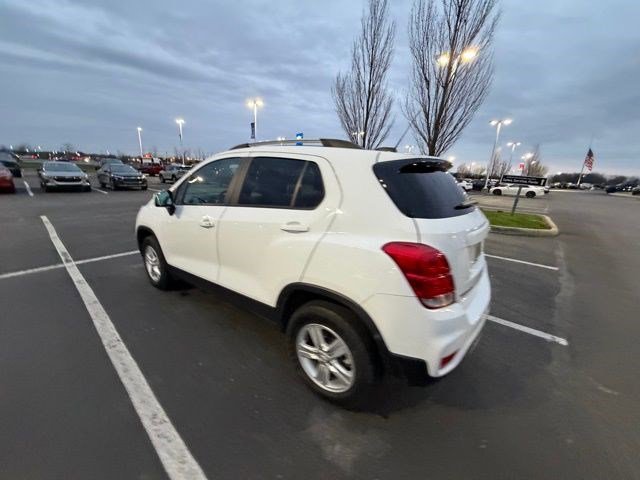 Used 2022 Chevrolet Trax LT w/ LT Convenience Package image 14