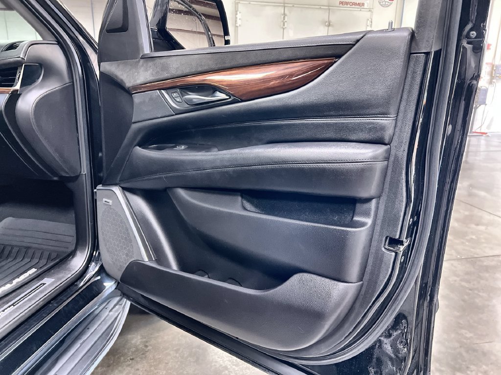 Used 2019 Cadillac Escalade Luxury RWD image 33