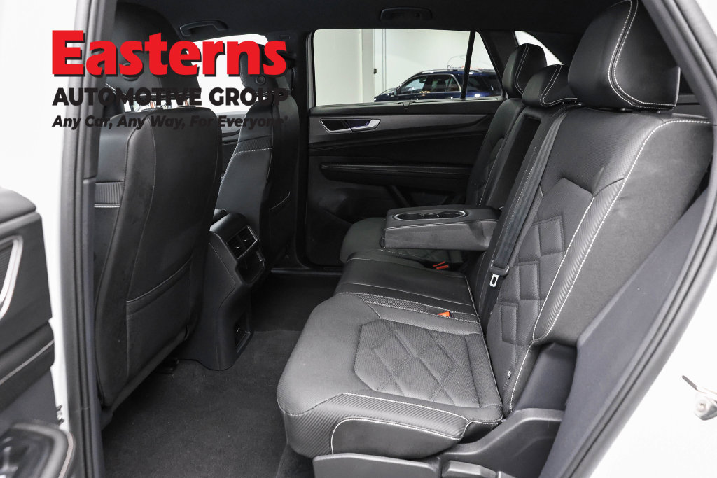 Used 2025 Volkswagen Atlas Cross Sport SE FWD image 21