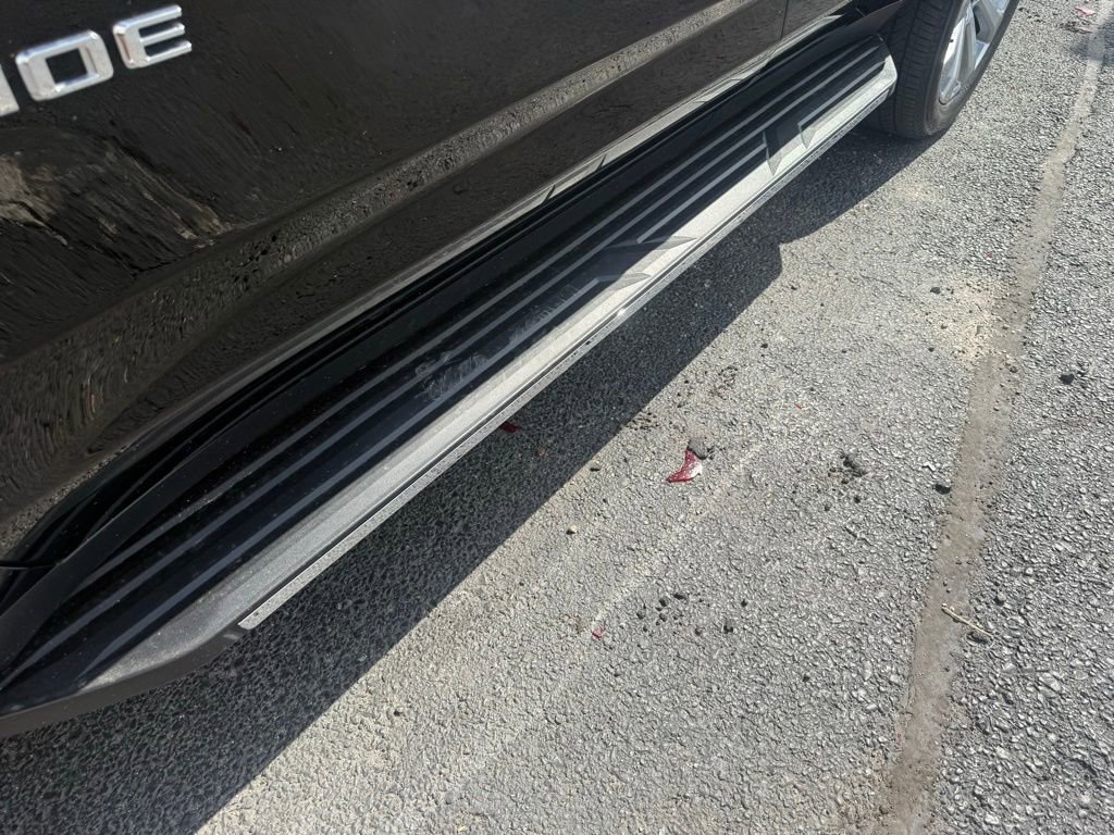 Used 2025 Chevrolet Tahoe Premier w/ Sun And Tow Package image 9