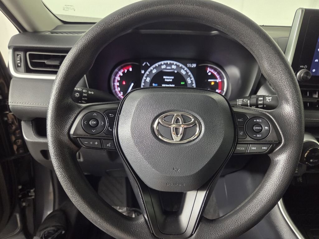 Used 2025 Toyota RAV4 XLE FWD image 16