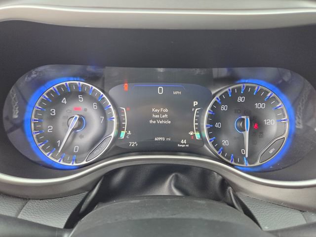 Used 2023 Chrysler Pacifica Touring-L FWD image 22