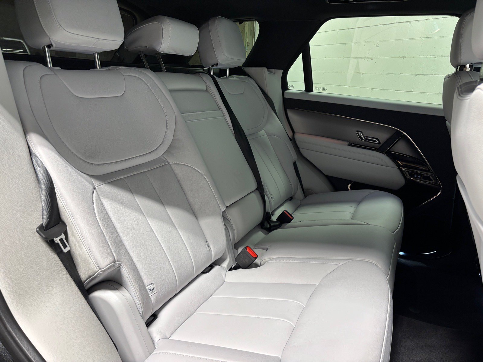 Used 2025 Land Rover Range Rover Sport AWD/4WD image 38