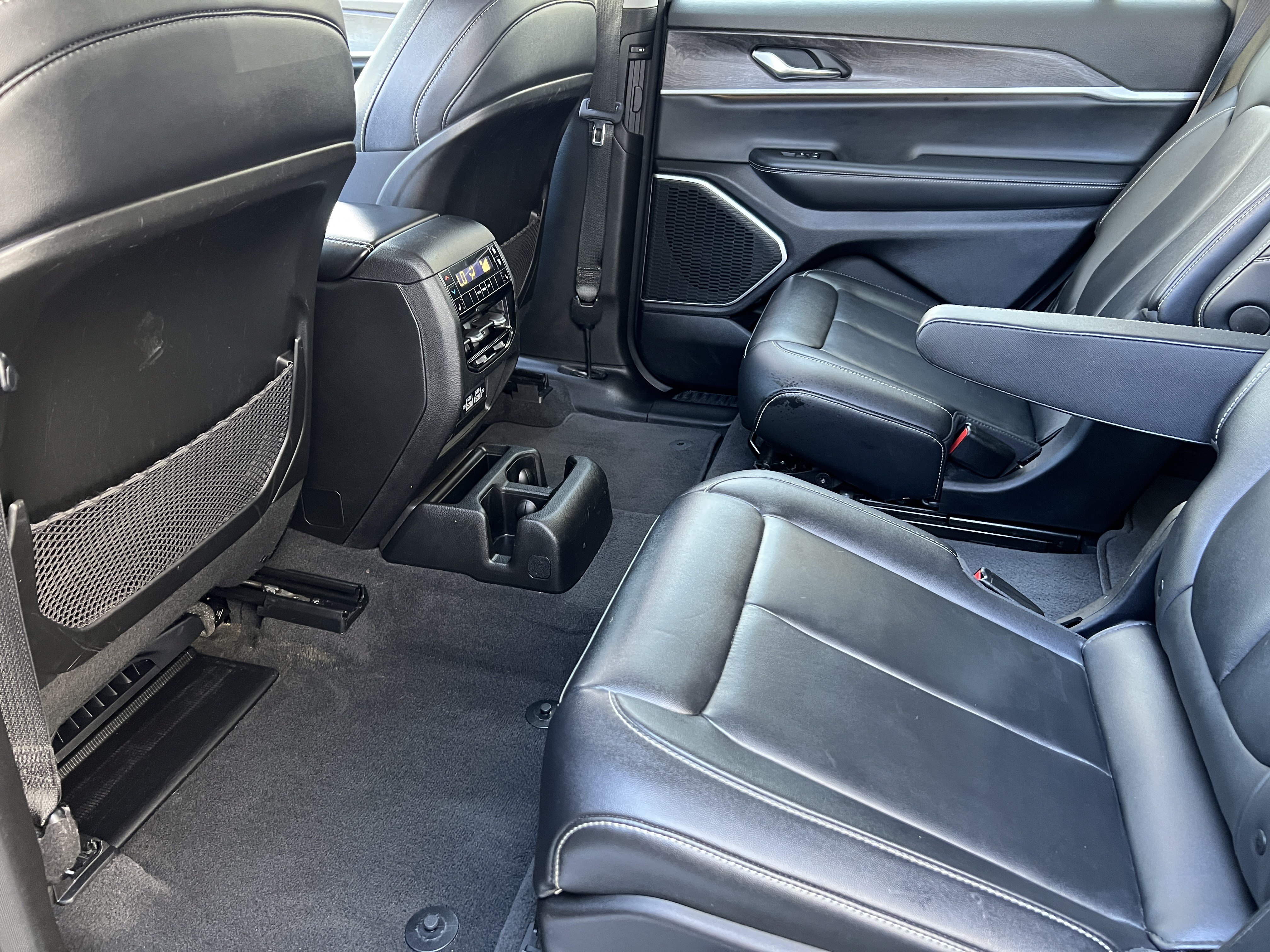 Used 2021 Jeep Grand Cherokee L Limited AWD/4WD image 17