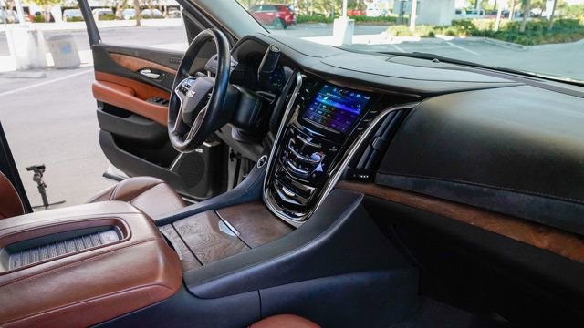 Used 2019 Cadillac Escalade ESV Premium Luxury RWD image 84