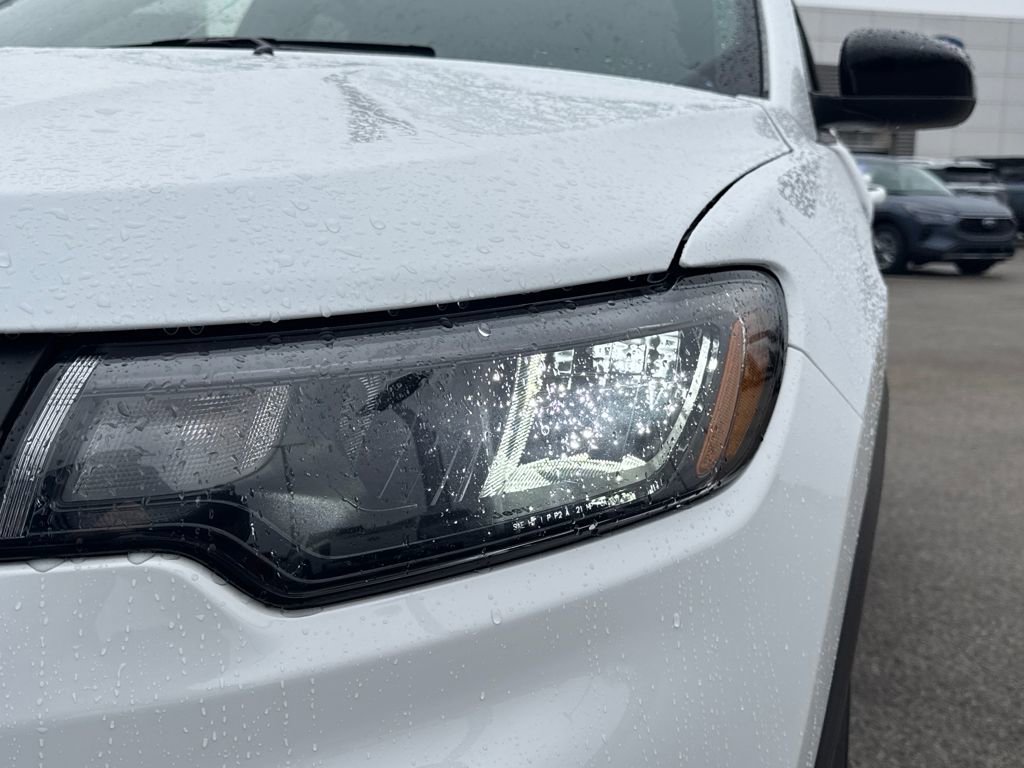 Used 2024 Jeep Compass Latitude image 11