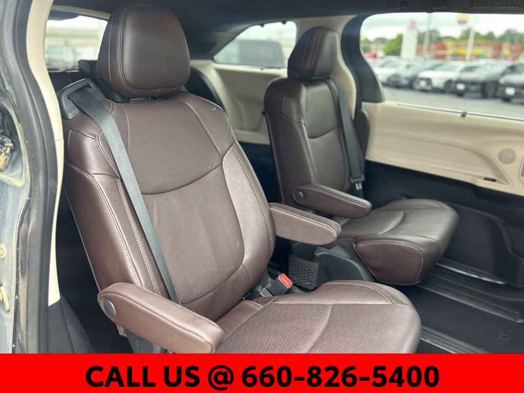 Used 2023 Toyota Sienna Platinum AWD/4WD image 9
