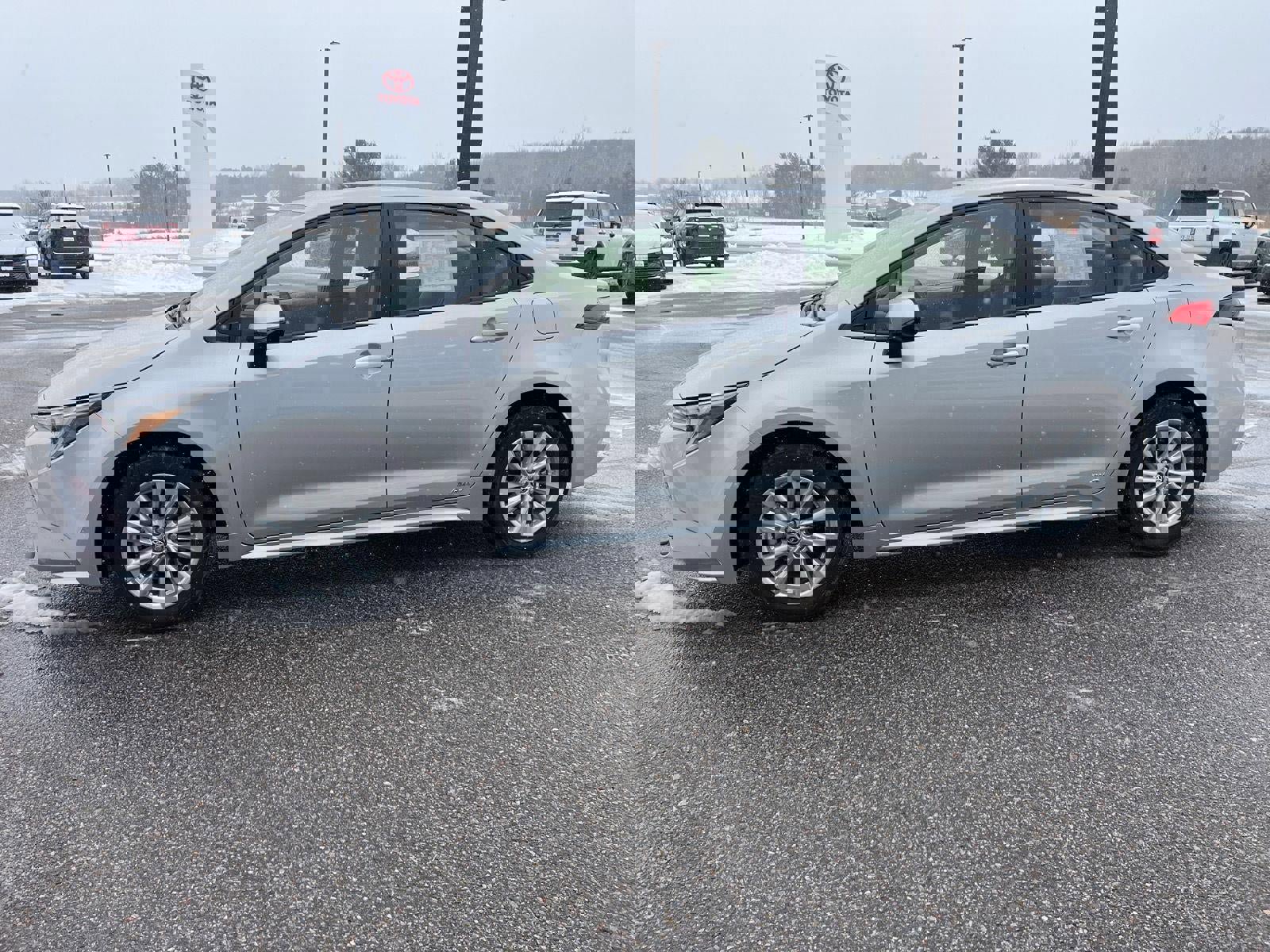 Used 2025 Toyota Corolla LE w/ LE Premium Package image 17