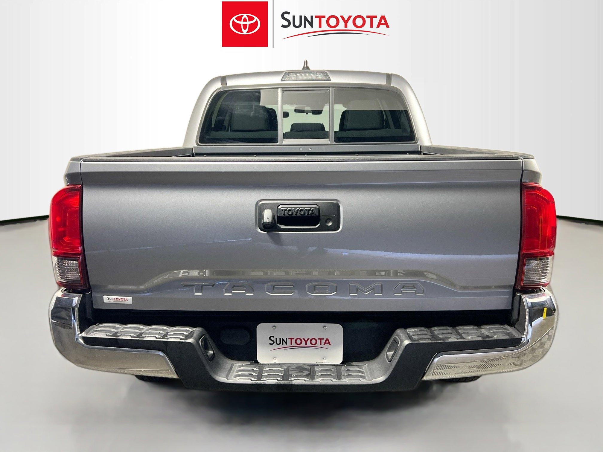 Used 2020 Toyota Tacoma SR5 w/ SR5 Appearance Package (SM) image 5