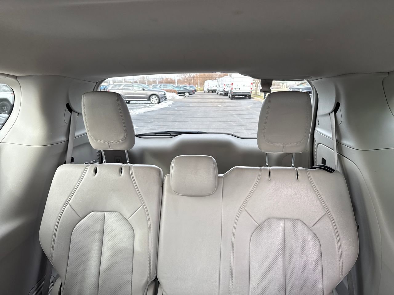 Used 2021 Chrysler Pacifica Touring-L image 15