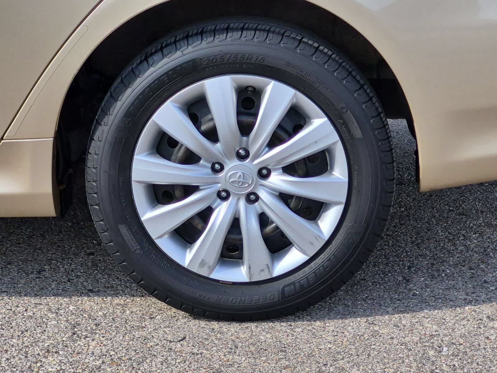 Used 2013 Toyota Corolla LE FWD image 14