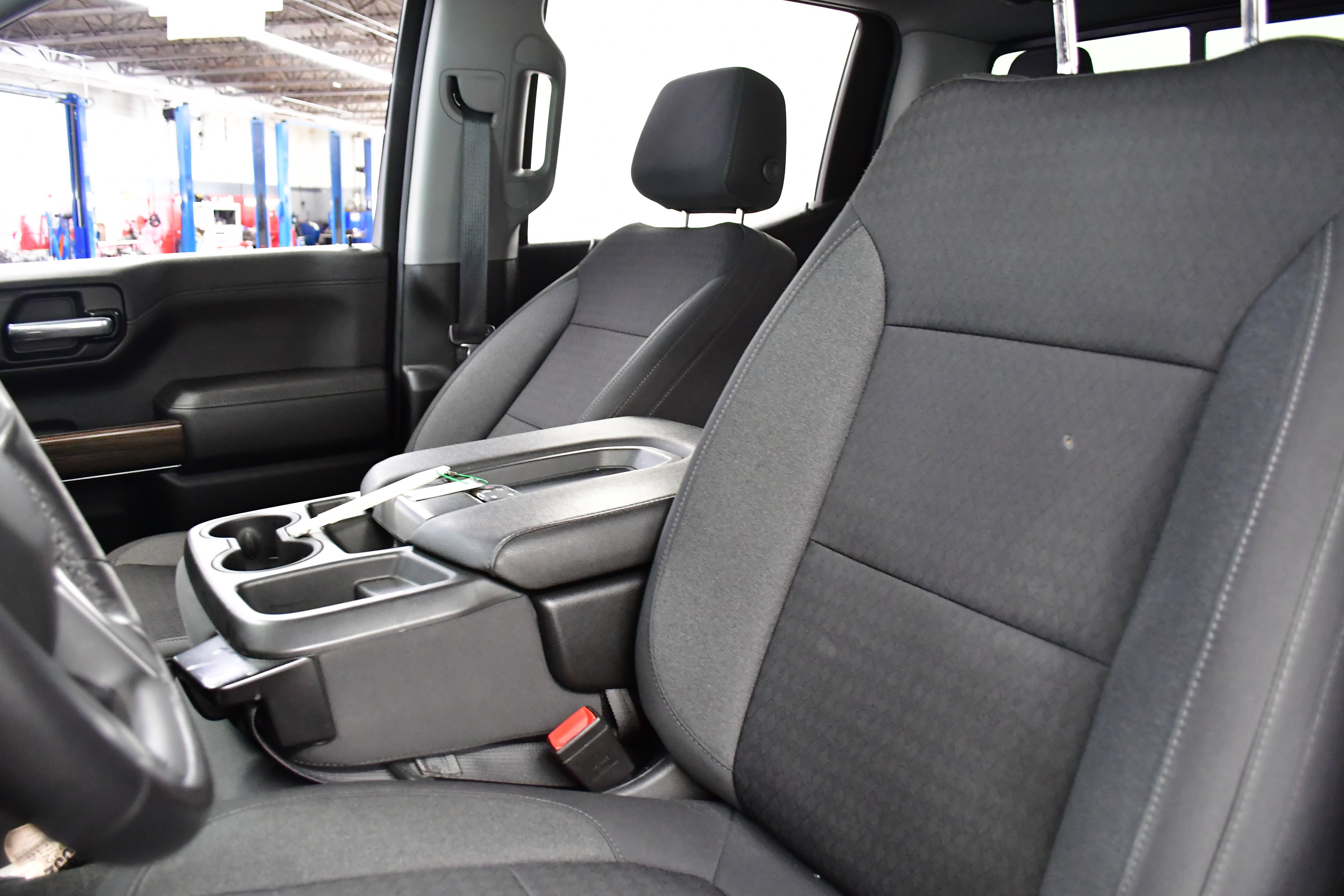 Used 2022 Chevrolet Silverado 1500 LT AWD/4WD image 9