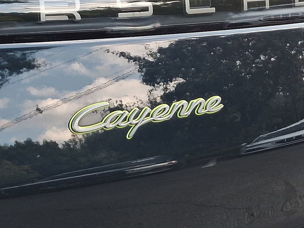 Used 2023 Porsche Cayenne Platinum Edition image 30