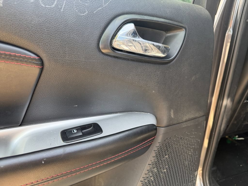Used 2015 Dodge Journey R/T w/ Flexible Seating Group FWD image 32