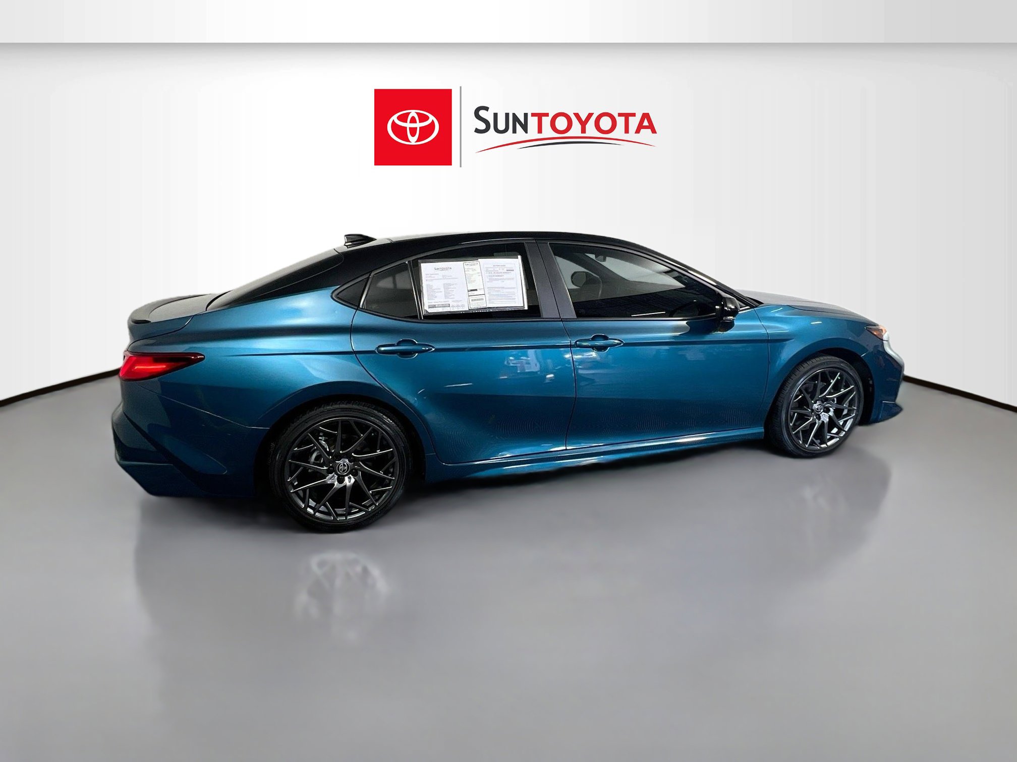 Used 2025 Toyota Camry XSE FWD image 2