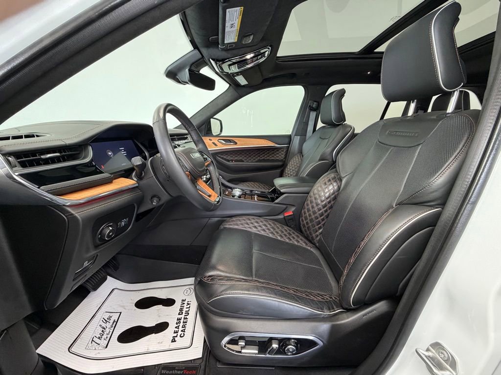 Used 2024 Jeep Grand Cherokee Summit AWD/4WD image 4