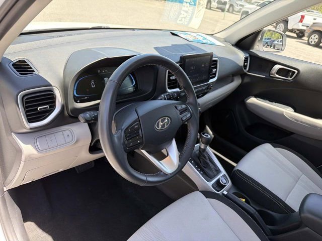 Used 2025 Hyundai Venue SEL FWD image 11
