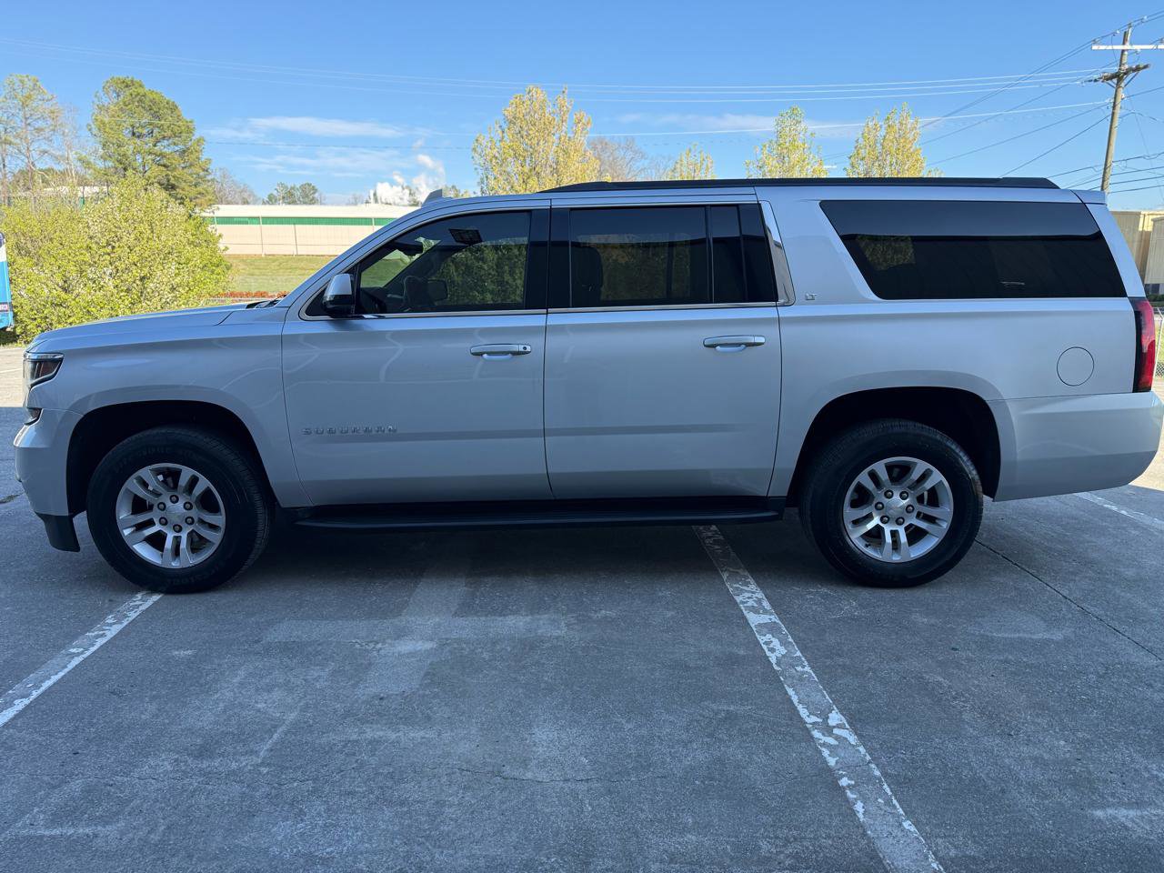 Used 2019 Chevrolet Suburban LT image 7