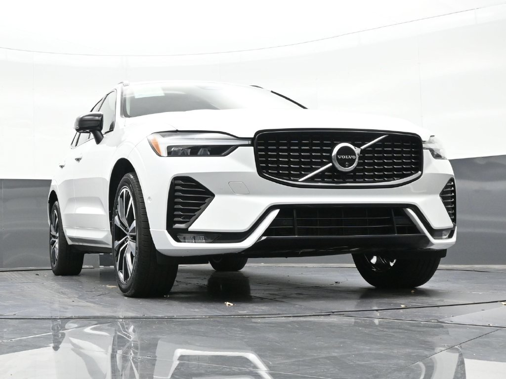 Certified 2024 Volvo XC60 B5 Plus AWD/4WD image 33
