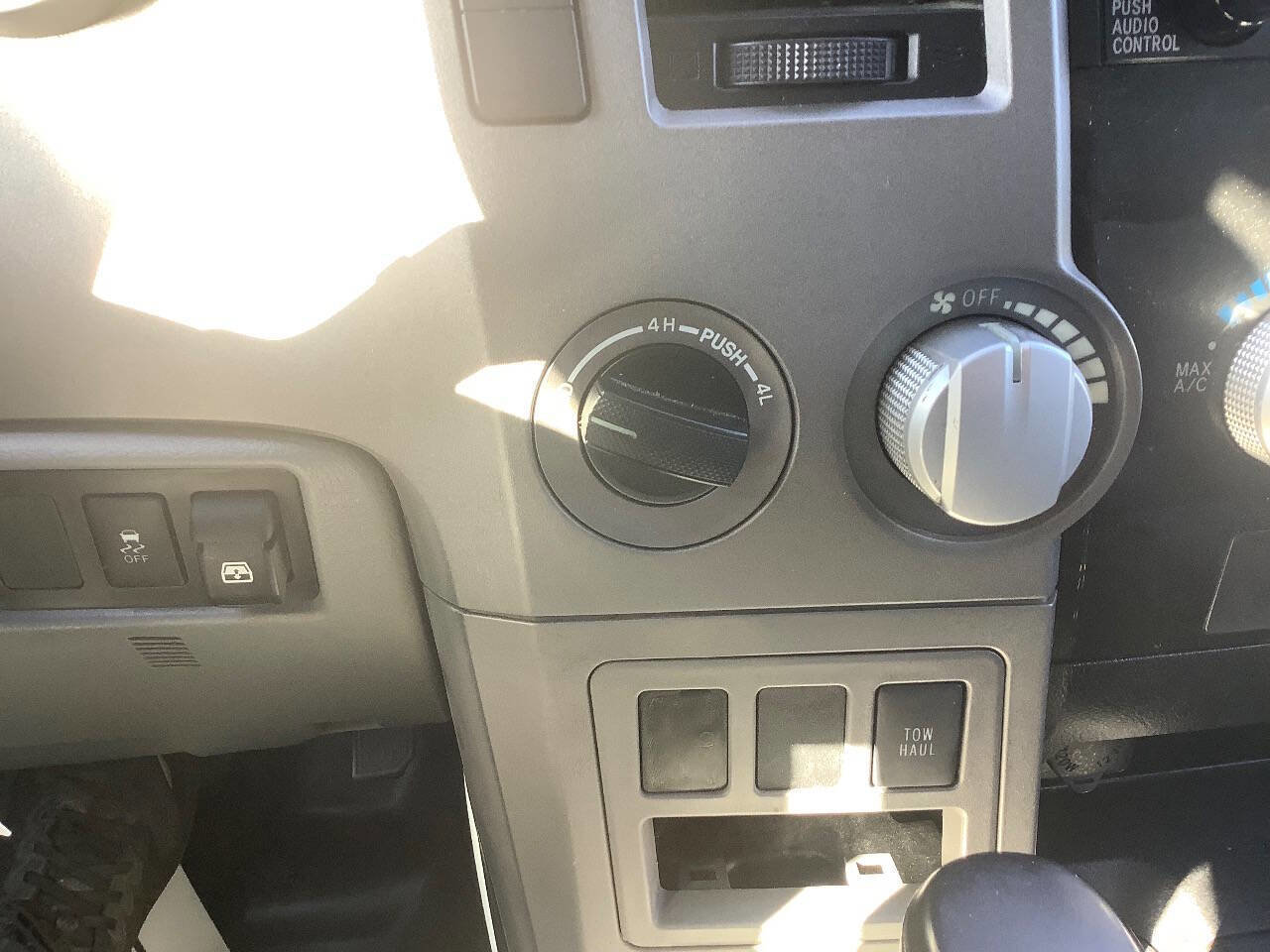 Used 2013 Toyota Tundra Grade 4x4 4dr CrewMax Cab Pick image 37