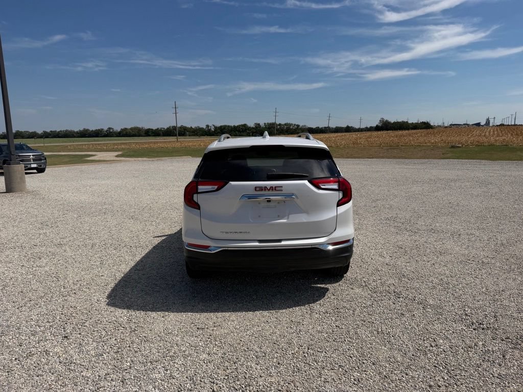 Used 2022 GMC Terrain SLT w/ Infotainment Package II FWD image 4