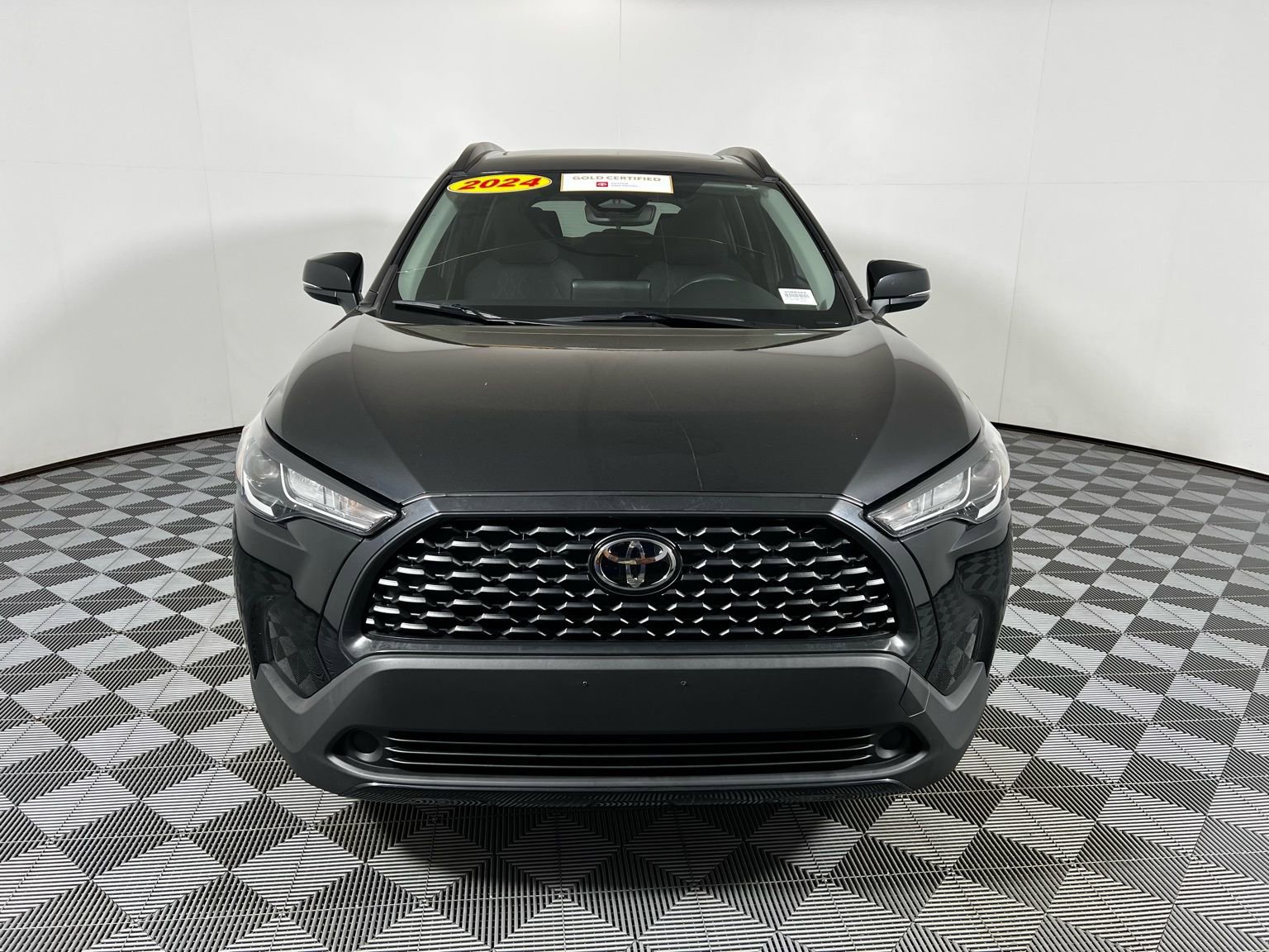 Certified 2024 Toyota Corolla Cross LE w/ Moonroof Package image 2