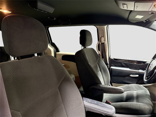 Used 2016 Dodge Grand Caravan SE image 28
