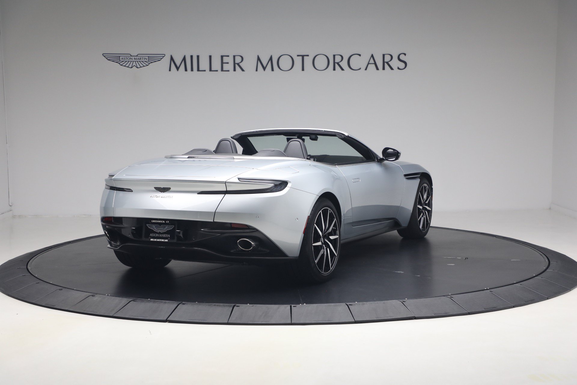 Used 2019 Aston Martin DB11 Volante RWD image 7