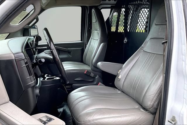 Used 2021 GMC Savana 2500 w/ Enhanced Convenience Package RWD image 21