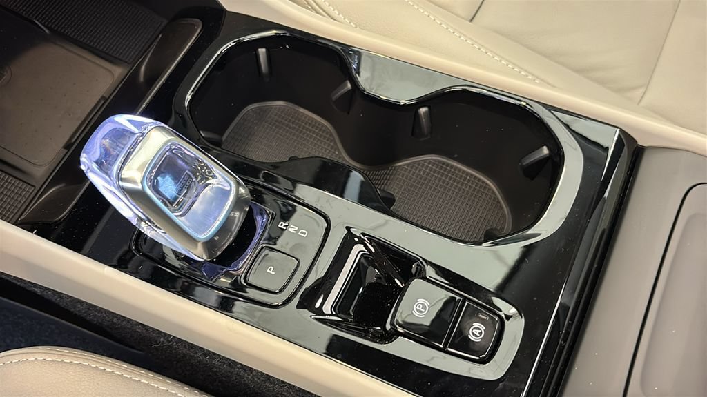 New 2026 Volvo XC40 B5 Plus w/ Protection Package Premier AWD/4WD image 21