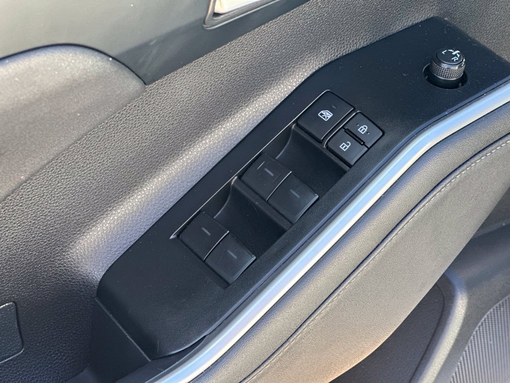 Used 2023 Toyota Highlander XLE AWD/4WD image 17