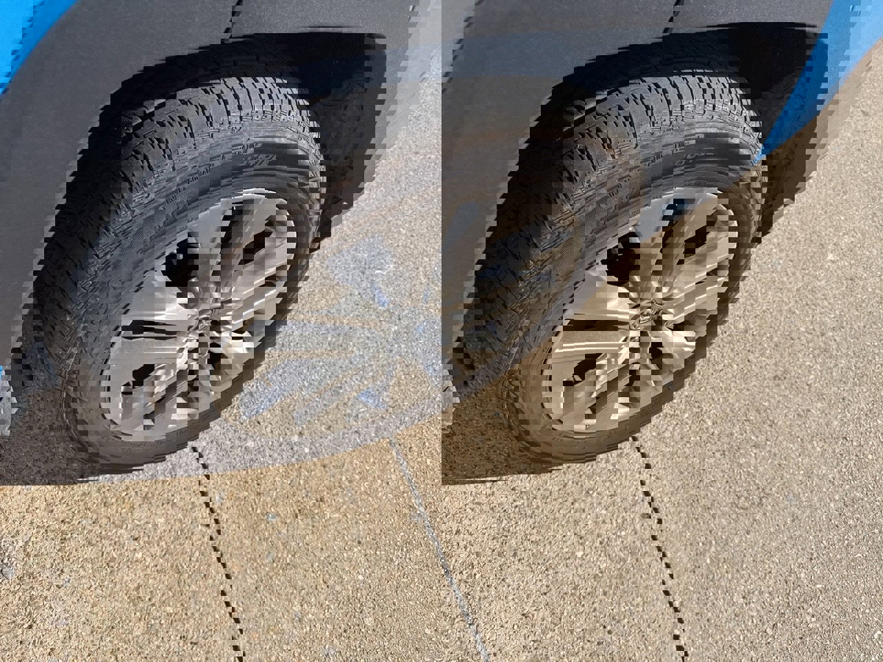 Used 2019 Toyota RAV4 XLE Premium w/ Carpet Mat Package image 8