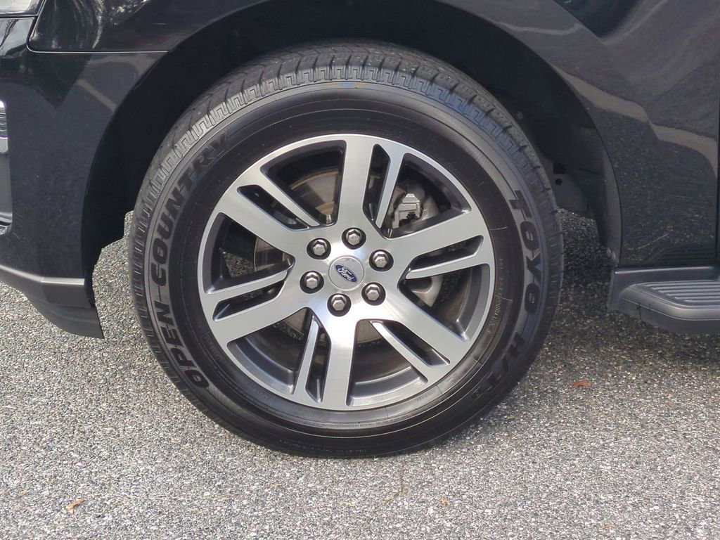 Used 2024 Ford Expedition Limited image 11