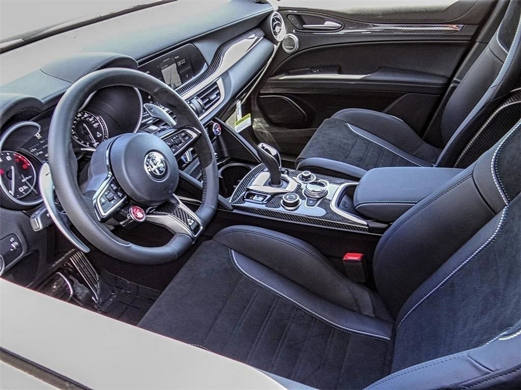 New 2023 Alfa Romeo Stelvio Quadrifoglio image 4