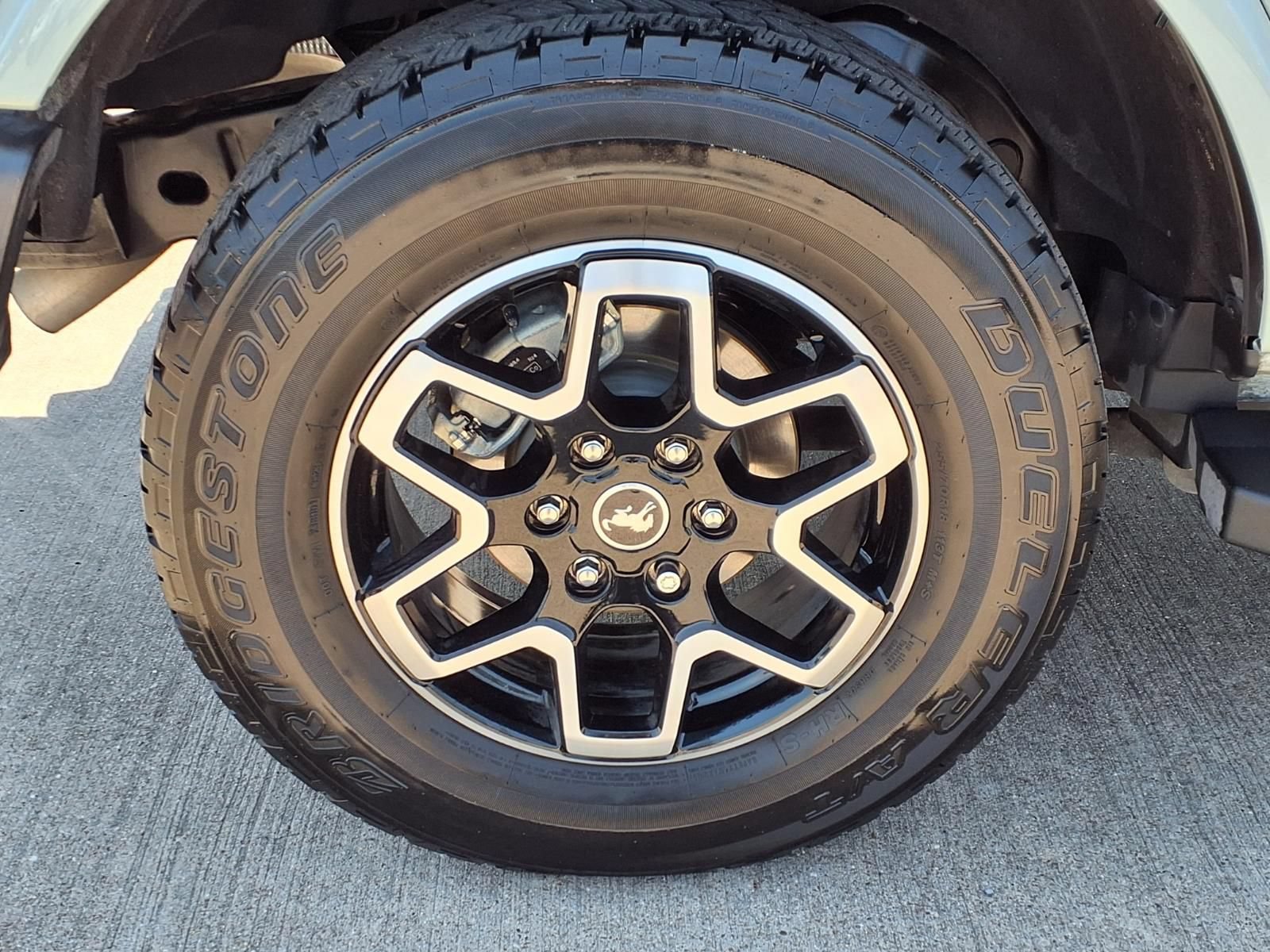 Used 2024 Ford Bronco Outer Banks AWD/4WD image 9