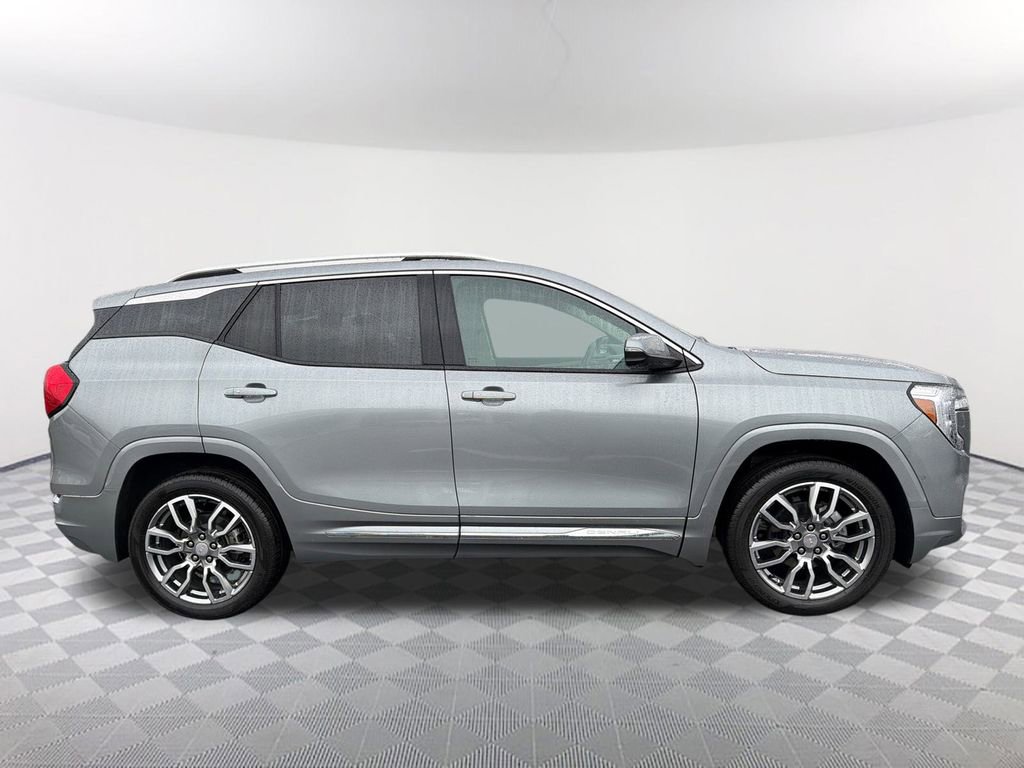 Used 2024 GMC Terrain Denali w/ Denali Premium Package image 4
