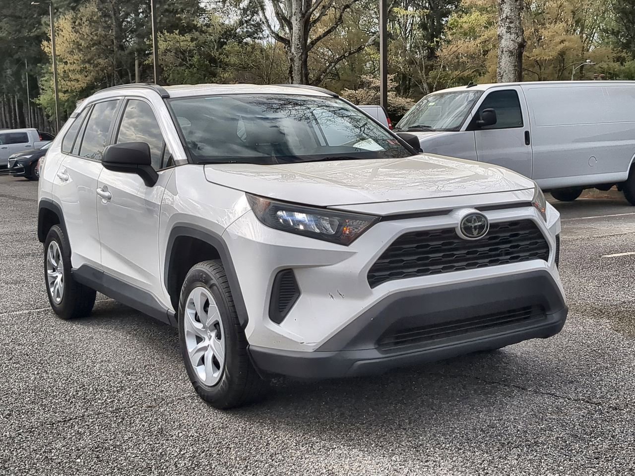 Used 2019 Toyota RAV4 LE image 2