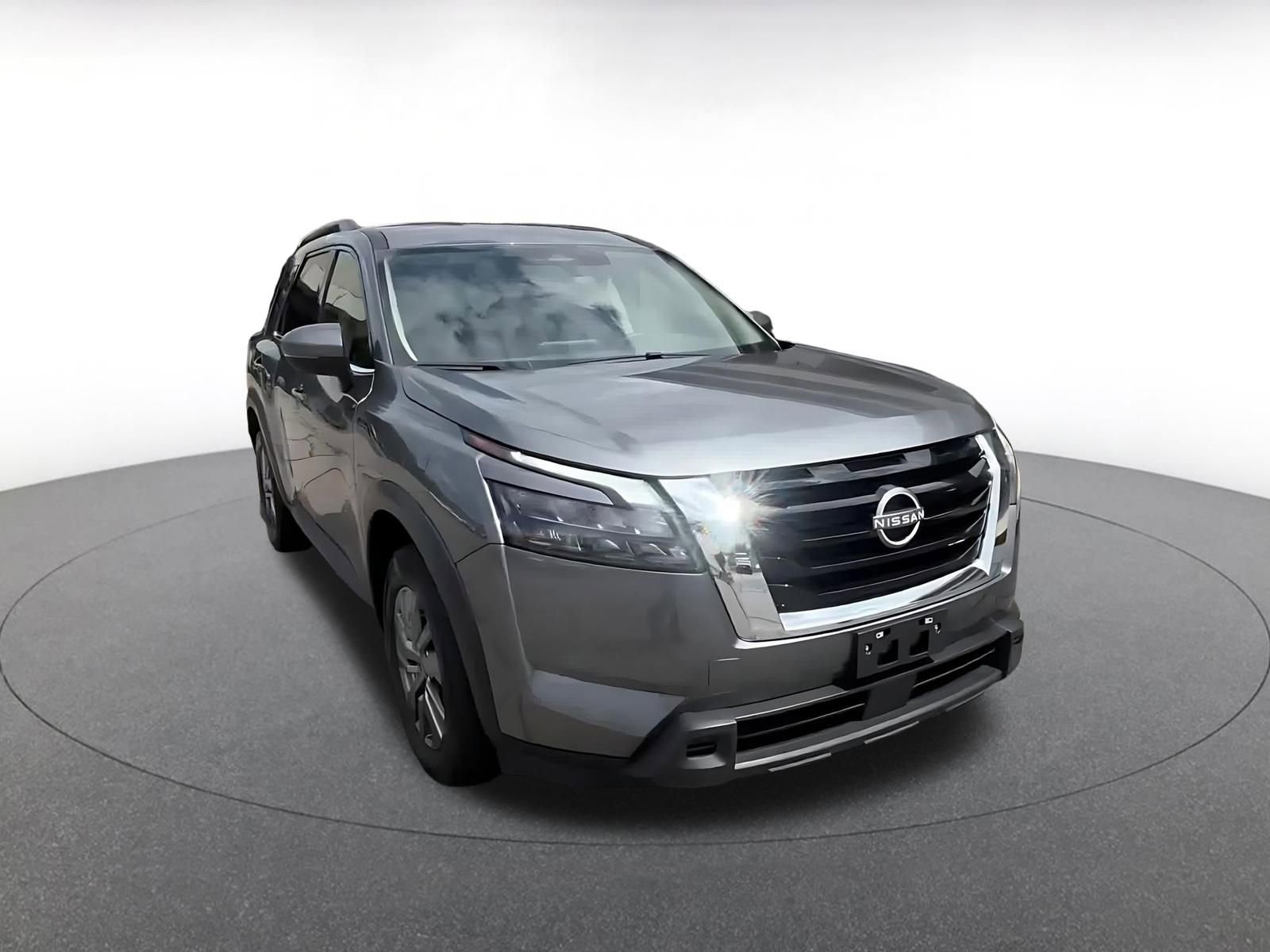 Used 2025 Nissan Pathfinder SV AWD/4WD image 3
