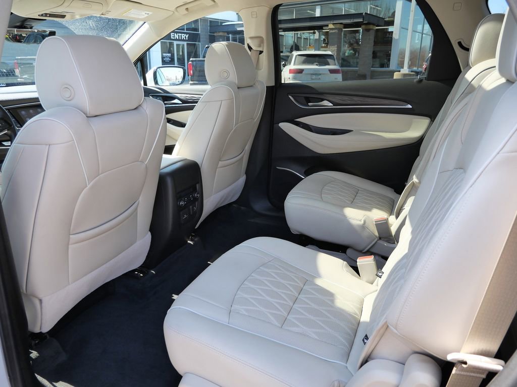 Used 2022 Buick Enclave Avenir w/ Avenir Technology Package AWD/4WD image 27