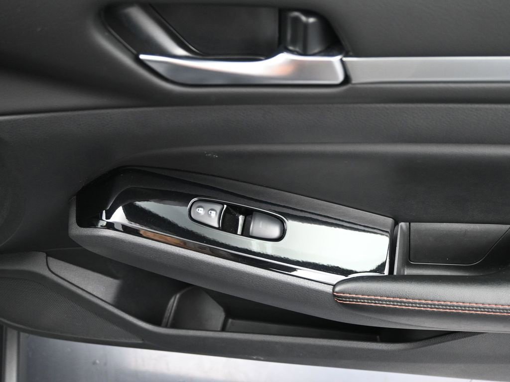 Used 2024 Nissan Altima 2.5 SR image 13