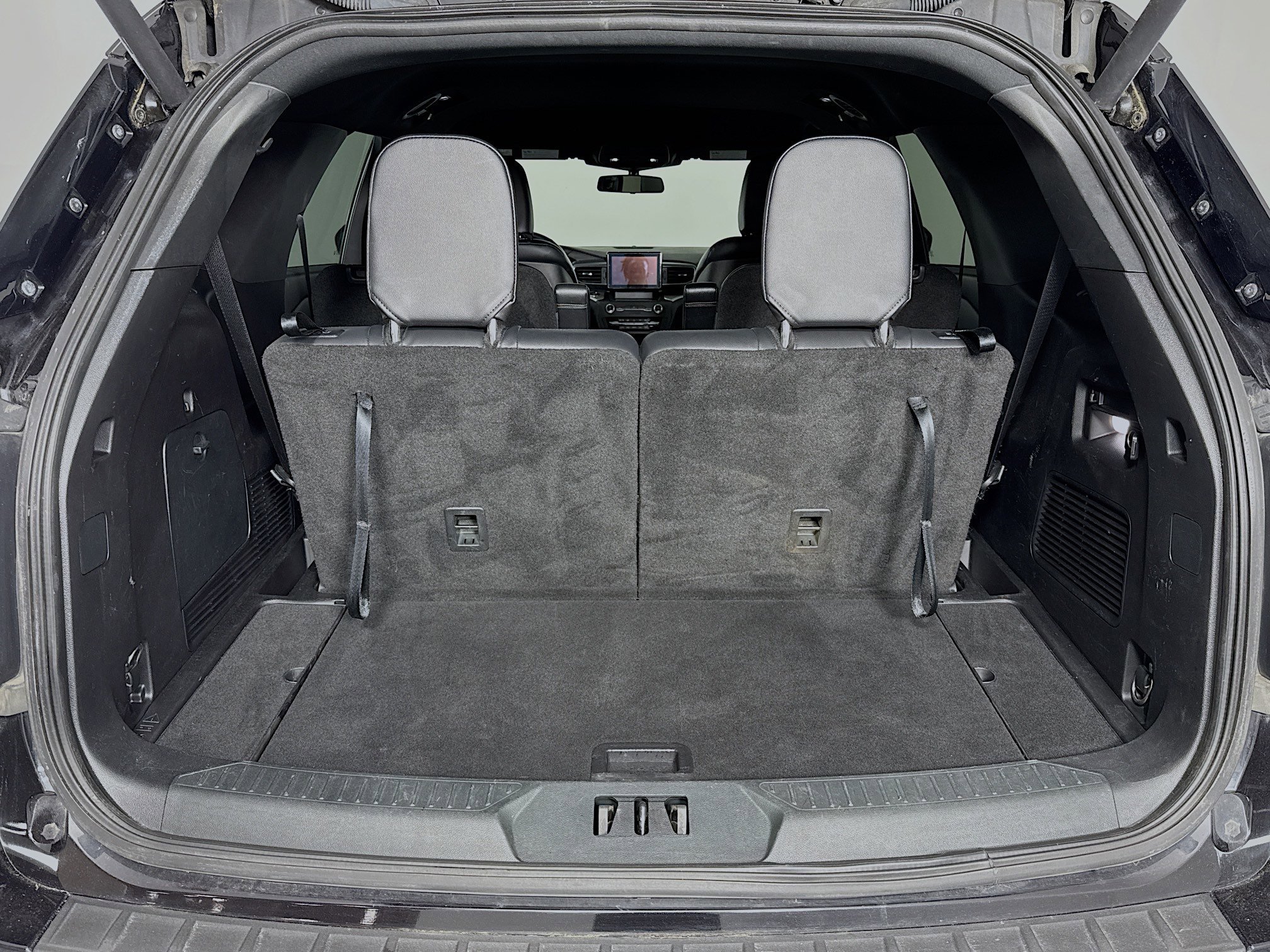 Used 2020 Ford Explorer XLT w/ Equipment Group 202A AWD/4WD image 24