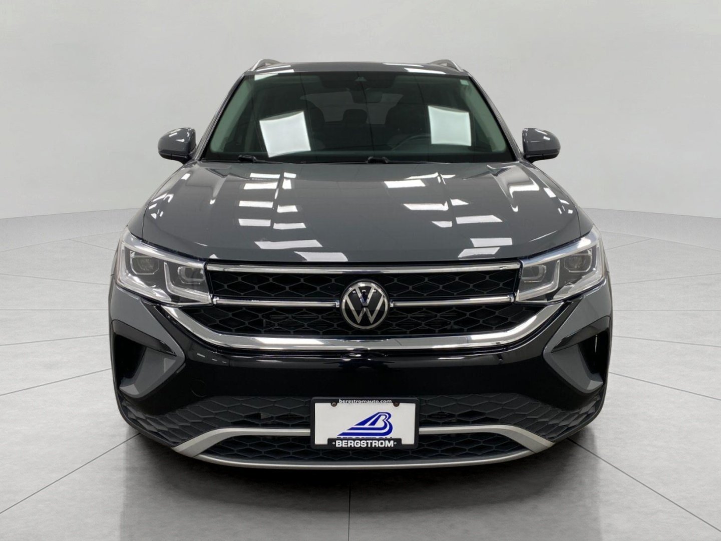 Used 2022 Volkswagen Taos SEL w/ Panoramic Sunroof Package AWD/4WD image 10