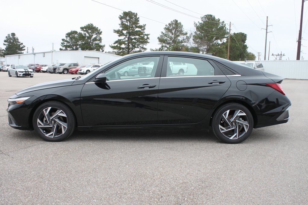 Used 2024 Hyundai Elantra SEL w/ Convenience Package image 5