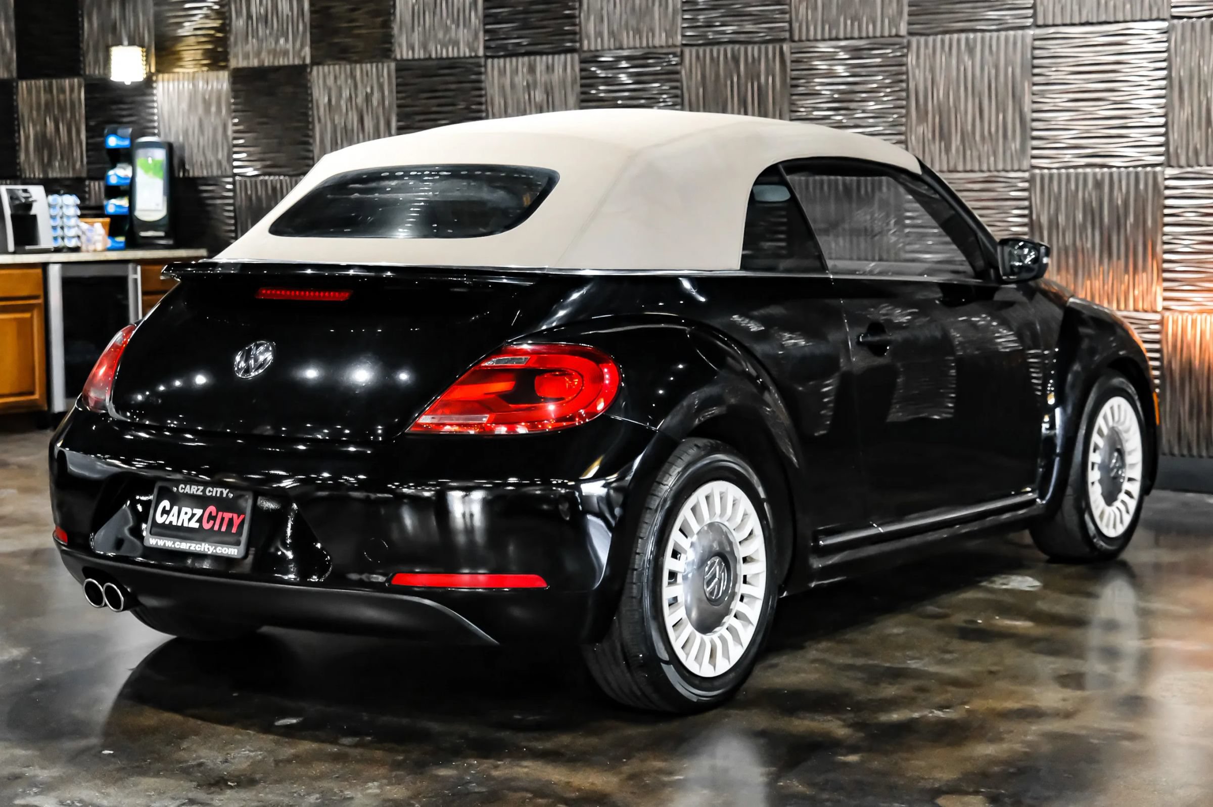 Used 2014 Volkswagen Beetle 2.5 FWD image 11