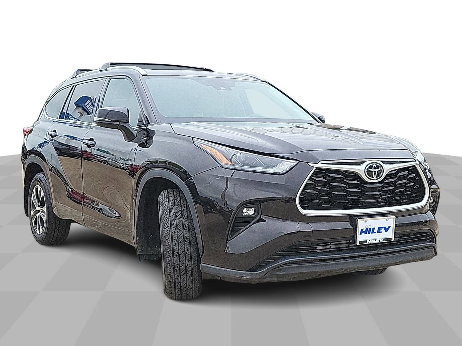 Used 2022 Toyota Highlander XLE FWD image 2