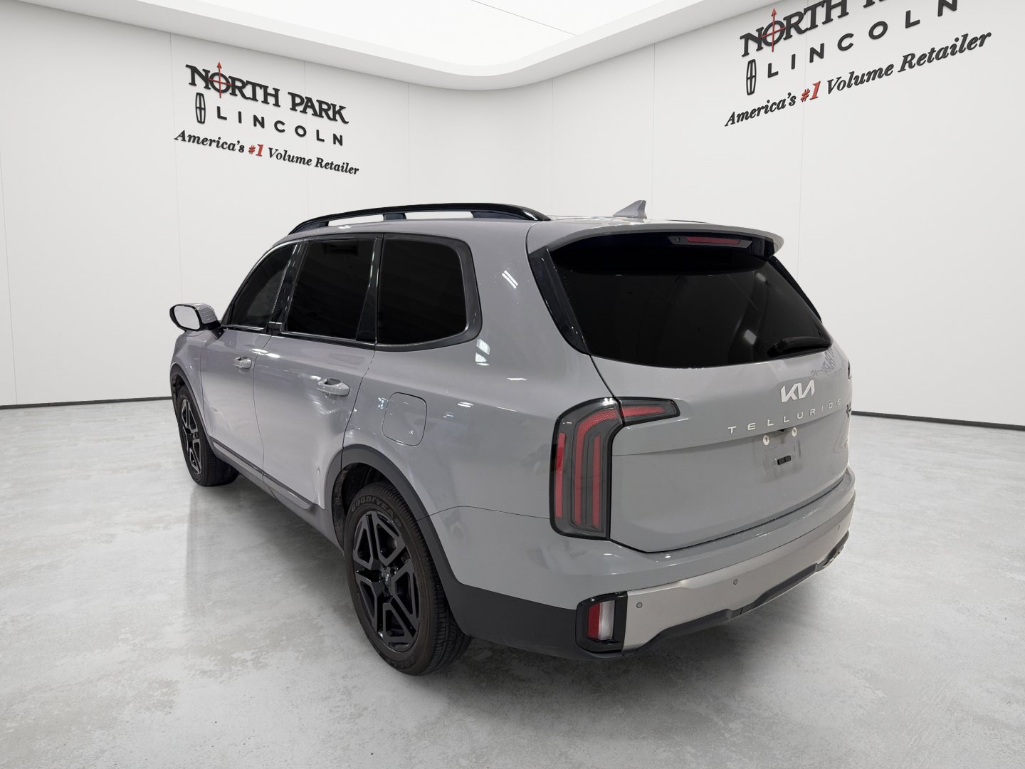 Used 2023 Kia Telluride SX Prestige X-Line AWD/4WD image 3