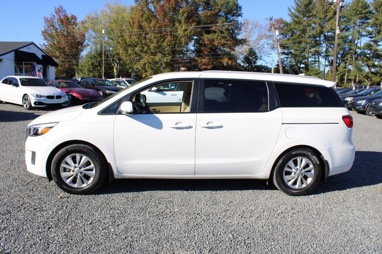 Used 2015 Kia Sedona LX w/ LX Convenience Package FWD image 10