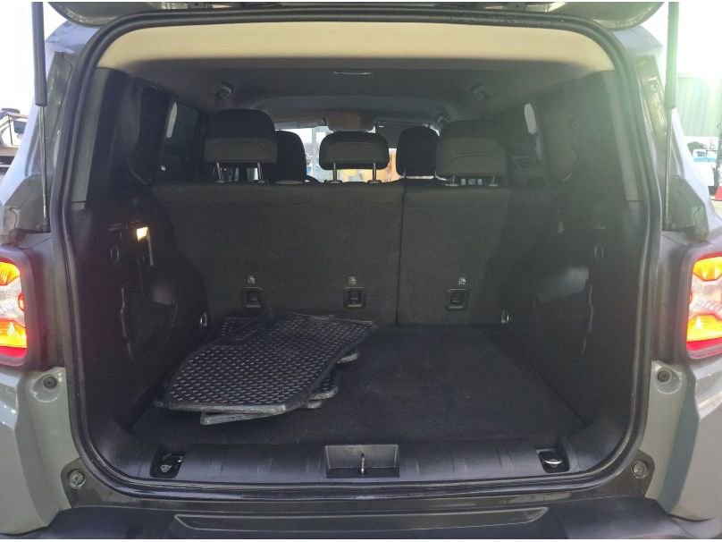 Used 2022 Jeep Renegade Latitude image 27