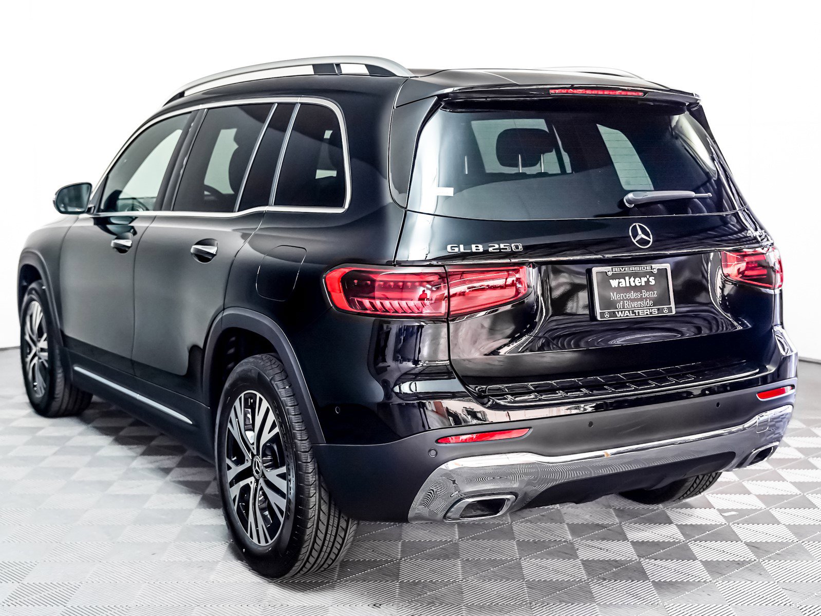 New 2025 Mercedes-Benz GLB 250 4MATIC image 2