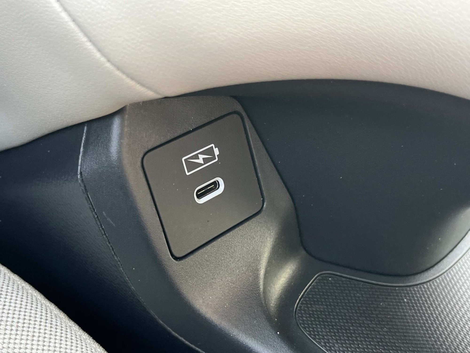 Used 2025 Honda HR-V LX image 27